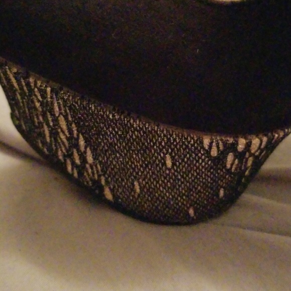 Lace look platforms - Picture 2 of 2